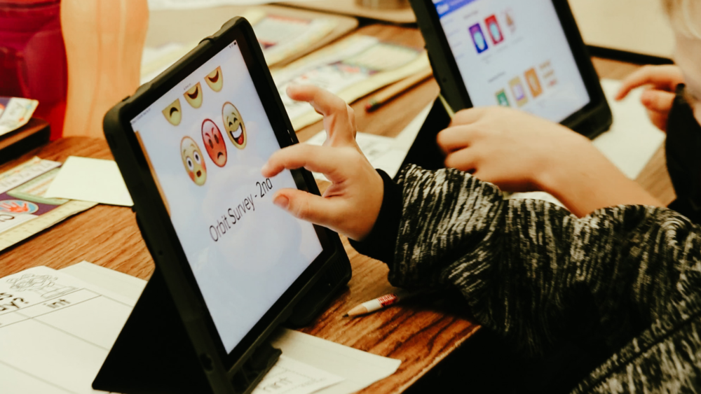 Student uses tablet to fill out survey